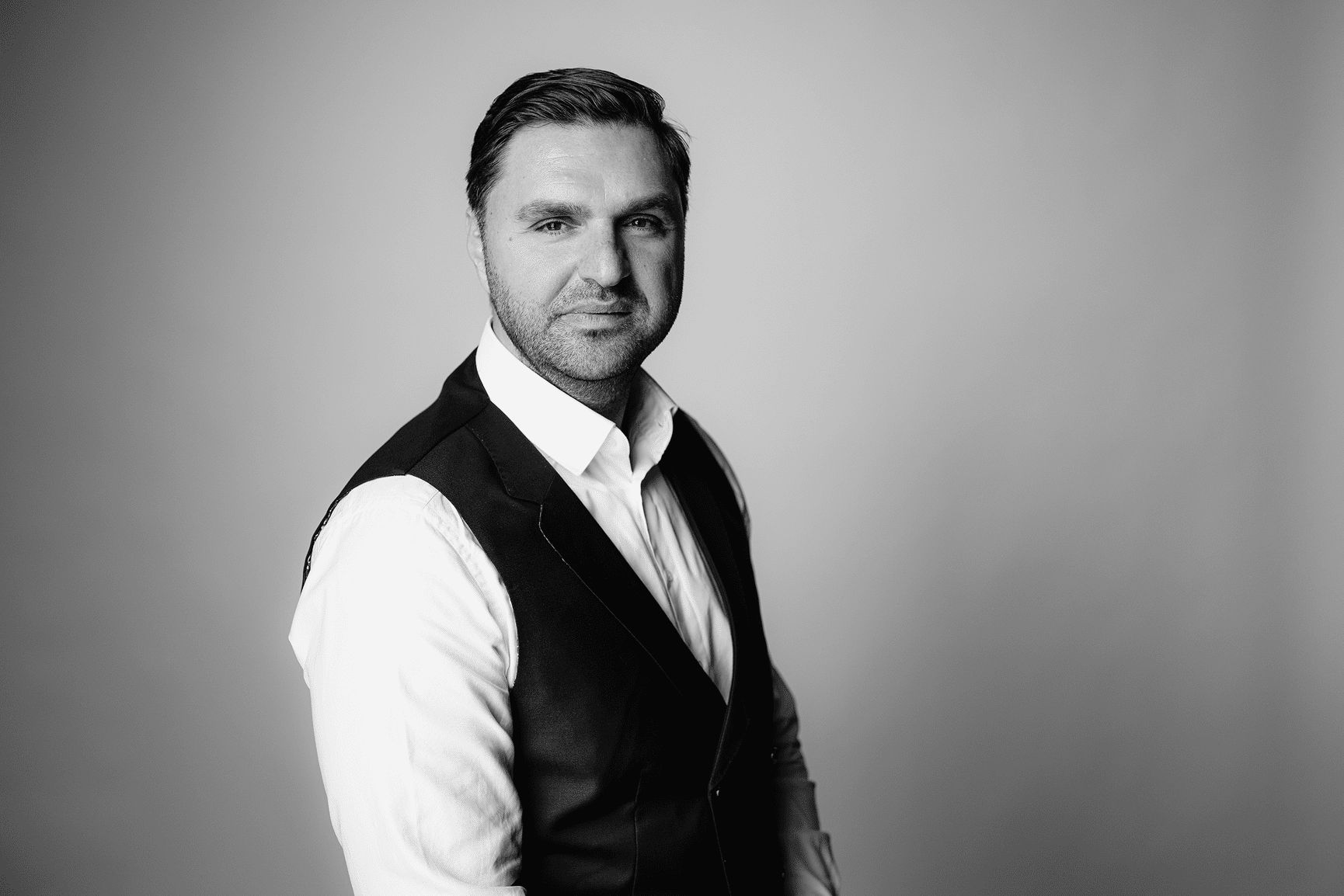 Dr. Drd. Psih. Costin Dămășaru — fondator Veruvis®